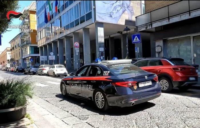 Caserta – Tremblement de terre judiciaire dans la municipalité pour passation de marchés pilotés. Cinq assignés à résidence