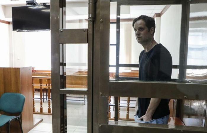 Evan Gershkovich inculpé pour espionnage en Russie : le journaliste américain jugé. Moscou : « Il a espionné la production militaire »