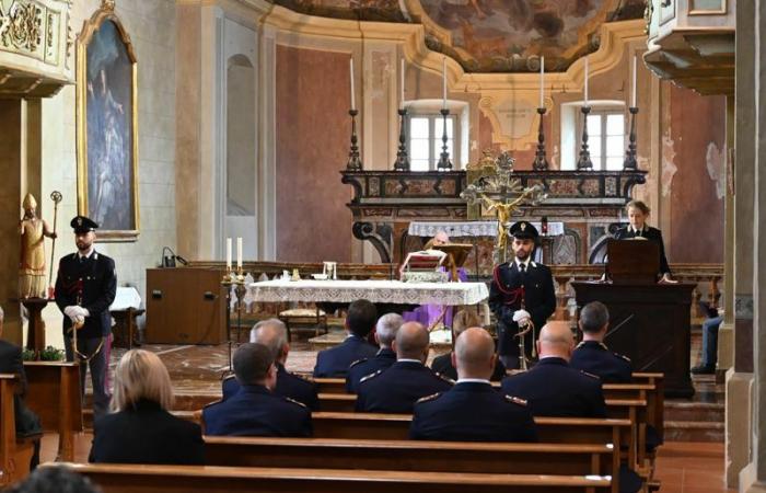 Soirée Crémone – Hier à San Bassiano la messe à la mémoire des policiers morts dans l’exercice de leurs fonctions