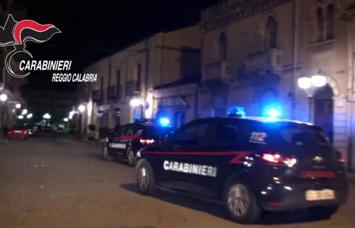 Deux hommes politiques menacés de mort sur les réseaux sociaux, rapportent les carabiniers Gioia Tauro sur l’auteur présumé