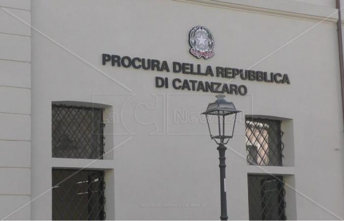 Illégalités dans la définition des primes de productivité pour les salariés de l’ASP Catanzaro, deux cadres suspendus pour 12 mois