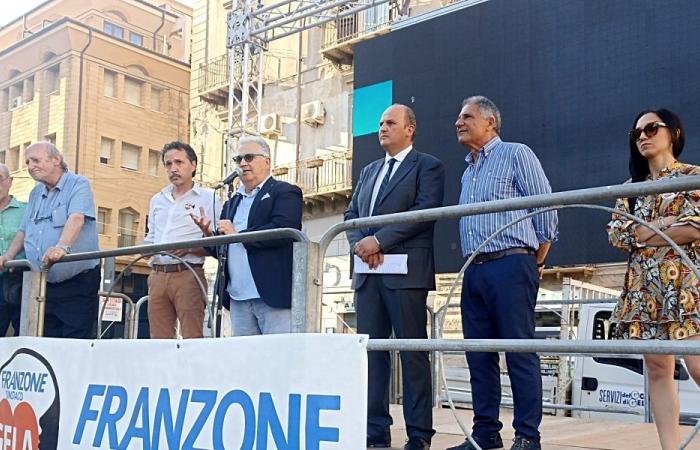 Franzone et le groupe soutiennent Di Stefano : “De plus grandes garanties sur nos priorités de programme”