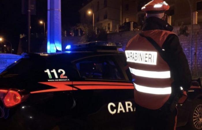 Arrêté et volé dans le centre d’Udine par trois inconnus