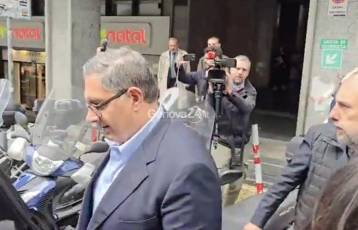Corruption en Ligurie, demande d’assignation à résidence de Toti rejetée : selon le juge, il pourrait commettre des délits similaires