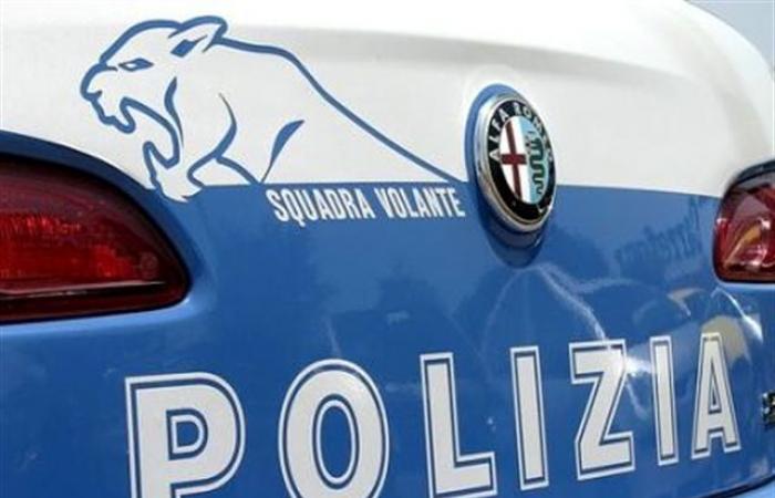 Rimini : tente de tuer son père avec une paire de ciseaux, arrêté par la police