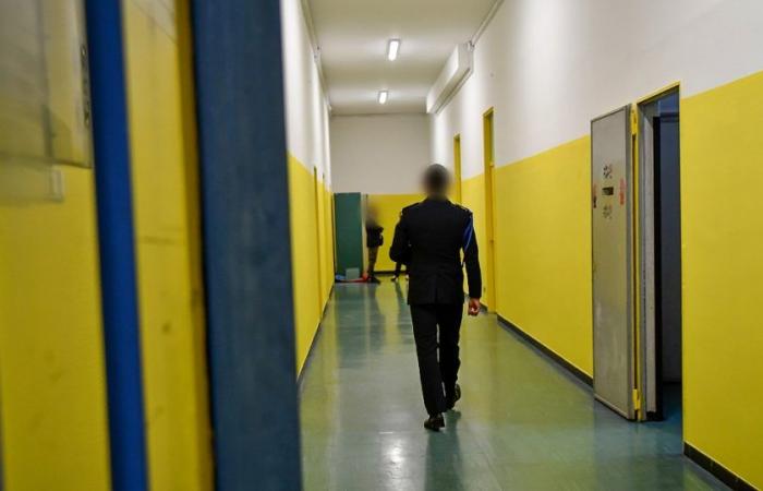 Deux détenus se sont évadés de la prison pour mineurs de Milan Beccaria. En avril, le scandale des mauvais traitements infligés aux surveillants pénitentiaires