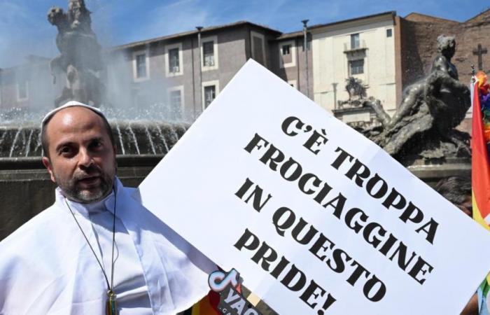 La Roma Pride vit, 50 000 personnes dans les rues pour la police. La communauté juive queer est absente. Silhouette du Pape : « Trop de pédé ici ». Schlein : «L’Italie est pire que la Hongrie»