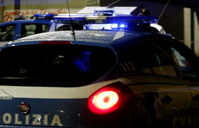 Rome, grave accident de la route entre deux motos et une voiture : un garçon de 26 ans décède