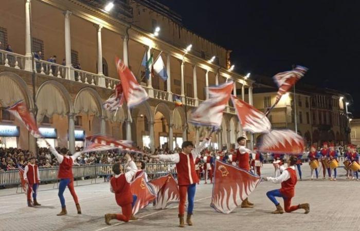Après la Bigorda, la fête du Borgo continue sous les drapeaux. Le single va au rouge, Musici au noir