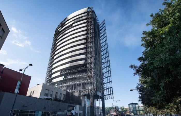 Treize personnes seront jugées pour l’incendie qui a détruit la Torre dei Moro à Milan