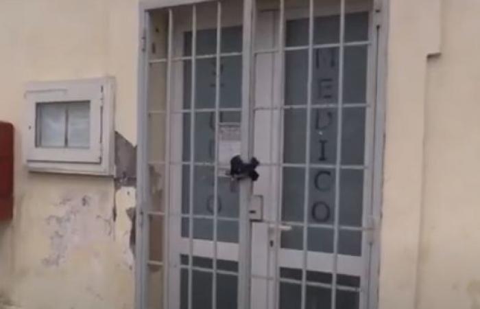 Fiumicino, voyage au village où le seul cabinet médical est fermé depuis des années (VIDEO)