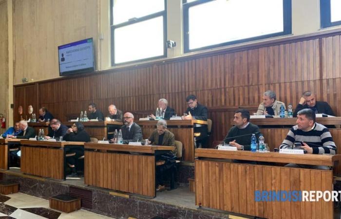 Le conseil de Marchionna en crise, l’opposition convoque une conférence de presse