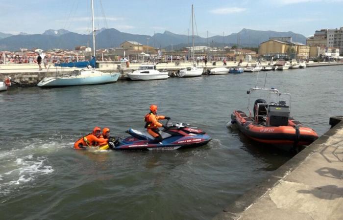Surveillance à Lecciona : Pompiers en mer et Protection Civile sur la plage