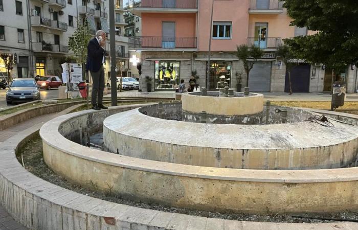 Cosenza, fontaine Piazza Loreto : le maire Caruso mène la transformation