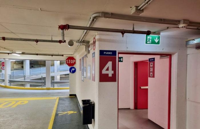 Bergame : La mésaventure absurde de deux octogénaires coincés dans le parking Fara