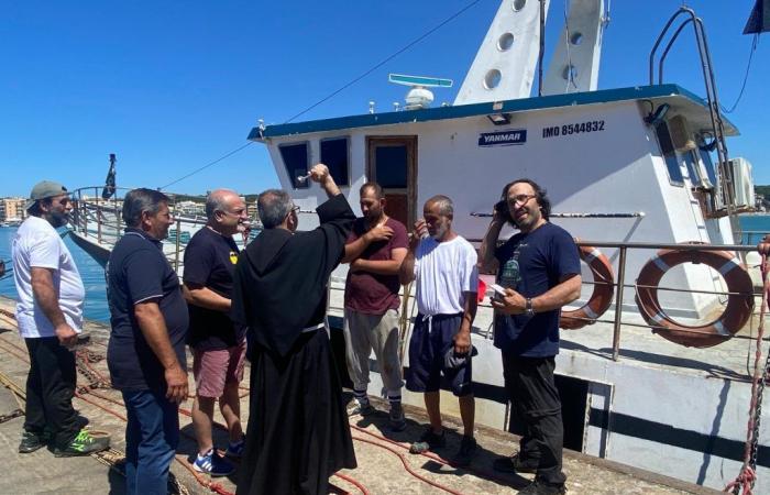 Vers la fête de Saint Antoine : les bateaux de pêche de la flottille Anzio sont bénis par le Père Paolo