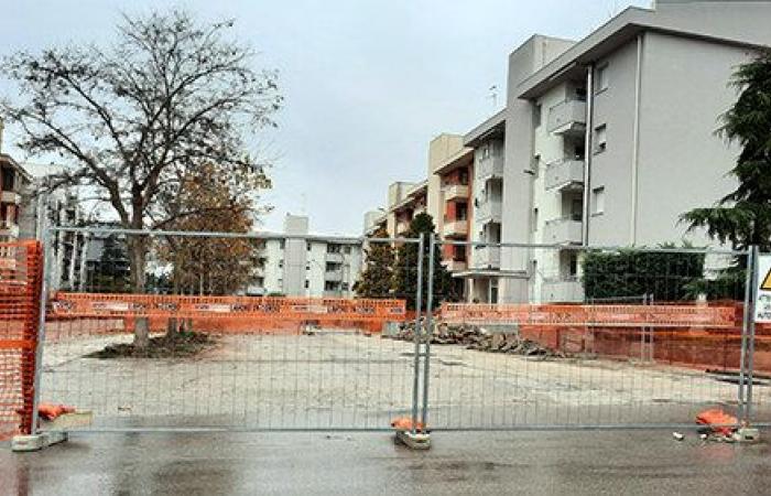 Altamura – Piazzale Italia – travaux arrêtés à partir d’octobre 2023 sans communication aux résidents