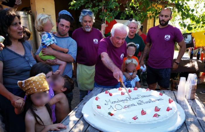 Gâteau et toast “10 ans de Résistance” à Mondeggi (galerie vidéo et photo)