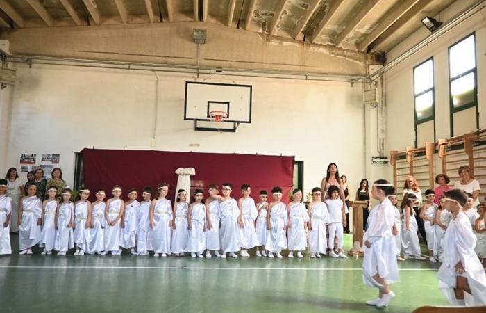 De la Grande Grèce à nos jours : les enfants du complexe I C Don Milani Bernabò parlent de Kroton