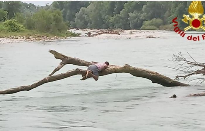 Une autre tragédie près des rivières : un homme de 35 ans coincé dans la rivière Brenta sauvé par l’hélicoptère des pompiers