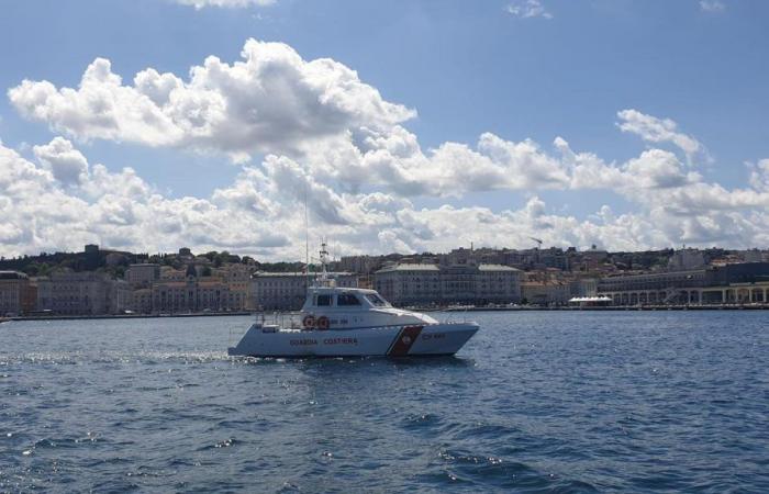 Un corps retrouvé en mer dans le quartier de Porto Vecchio à Trieste : il pourrait s’agir de l’homme de 24 ans disparu depuis mardi