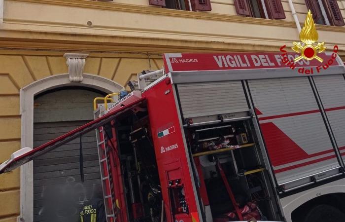Incendie dans un appartement à Trieste : copropriété évacuée – Nordest24
