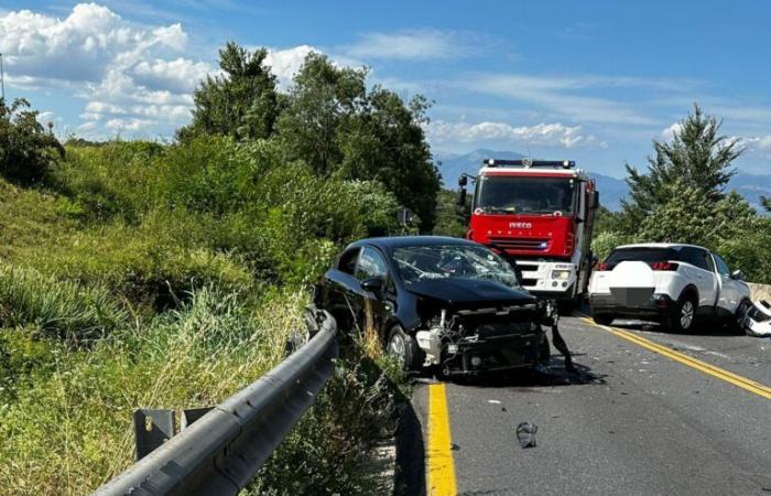 Région – Accident aux Monti Lepini, violente collision entre voitures : au moins huit blessés. Certains coincés entre les feuilles de métal