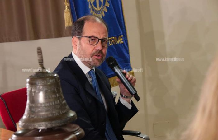 Le prix « Valter Greco » du Rotary Club de Lamezia revient à Maione : « Lametino à la tête de la plus ancienne banque du monde »