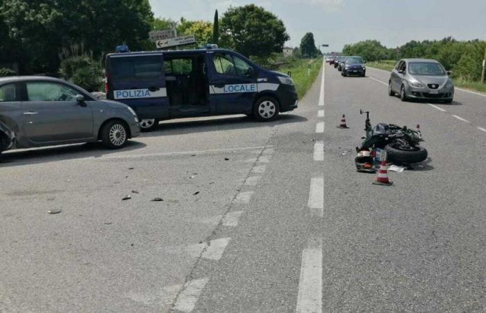 Monselice, accident sur la route de Rovigana. Motocycliste fauché par une voiture : hospitalisé dans un état grave