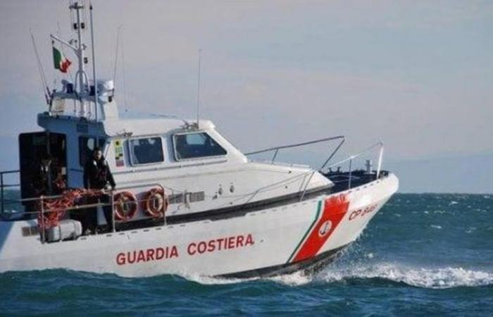Tragédie en mer à Anzio : il est aspiré par le courant et meurt sous les yeux de son compagnon