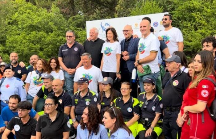 La campagne écologique à Palerme : le chemin menant au sanctuaire de Santa Rosalia nettoyé par des centaines de bénévoles