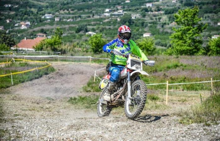 Course de motocross vintage à Capriva, un défi pour 250 pilotes sur le Collio • Il Goriziano