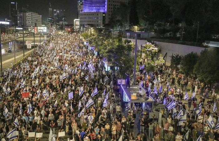 Ramenez tout le monde à la maison : des milliers de personnes à Tel Aviv exigent la libération des otages du Hamas