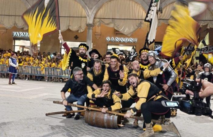 Grande fête au Rione Nero : la Botte se rend à Porta Ravegnana