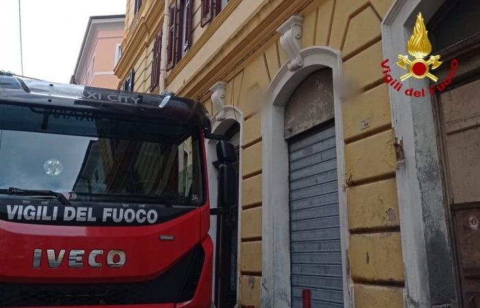 Incendie dans un appartement à Trieste : copropriété évacuée – Nordest24