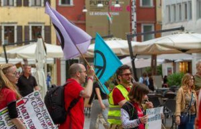Des militants d’Extinction Rebellion en action à Udine pour sensibiliser aux enjeux climatiques et au-delà – Friulisera