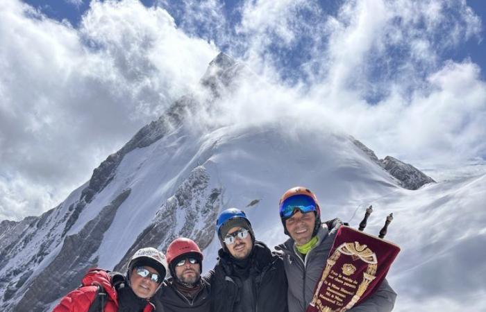 Un minyan sur l’Everest. Charly Taieb raconte l’expédition avec une dédicace pour la libération des otages