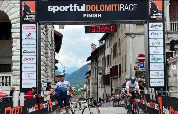 “Je devais aller à la messe et j’étais en retard”: une femme âgée ne s’arrête pas et heurte trois cyclistes de la Dolomiti Race