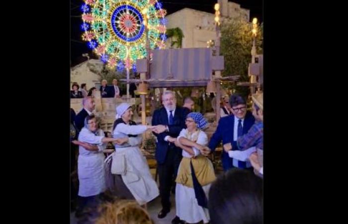 G7, la fête sur le thème des Pouilles à Borgo Egnazia avec panzerotti, pizzica et lumières
