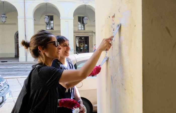 Habitants et commerçants « nettoient » via Po les graffitis et la vulgarité – Turin News