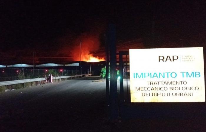 Incendie à Bellolampo, déchets en feu à l’intérieur du réservoir VII – BlogSicilia