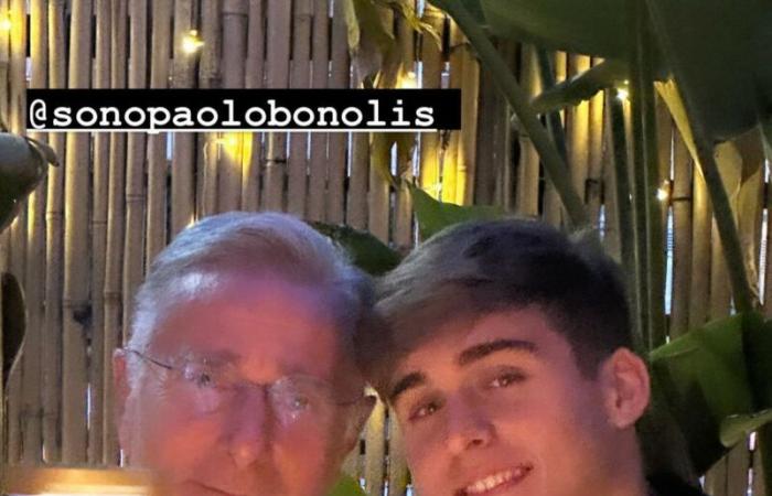 Paolo Bonolis fête ses 63 ans avec son fils Davide, qui a eu 20 ans : les images de la double fête avec les deux gâteaux – Gossip.it