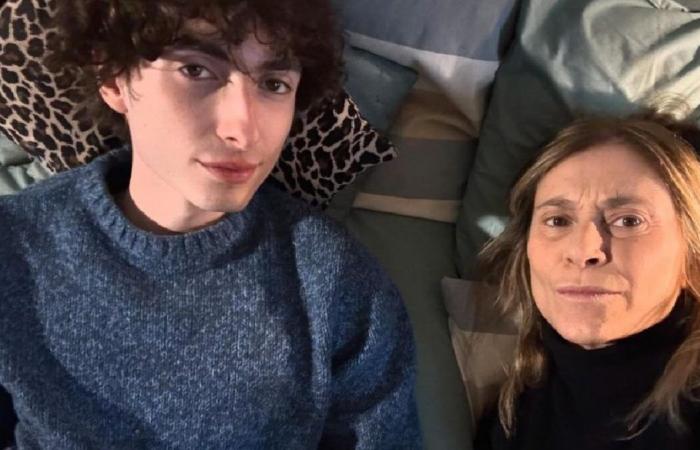 Le fils d’Elena Martelli est décédé à l’âge de 20 ans des suites d’un cancer, Nunzia De Girolamo en larmes sur l’Estate en direct