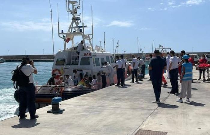Lampedusa 51 migrants, 10 morts. Et en Calabre 64 disparus et 1 mort