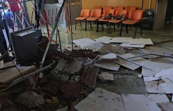 Presque une tragédie à Ischia. S’effondre contre le plafond à l’entrée de l’hôpital Rizzoli