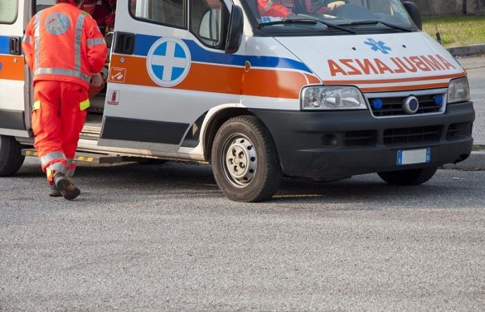 Accident à Anzio, un étranger sous l’emprise de drogues envoie père, mère et fille à l’hôpital