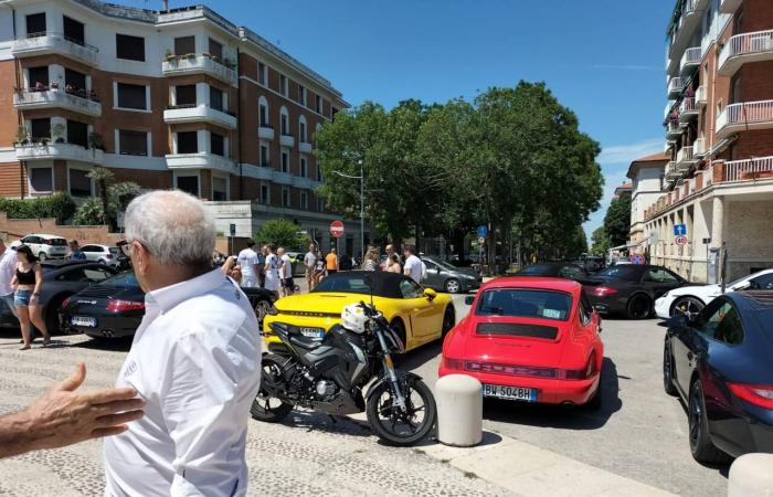 Une caravane de Porsche escortée par la police a envahi le centre d’Ancône – PHOTO et VIDÉO – Actualités Ancône-Osimo – CentroPagina