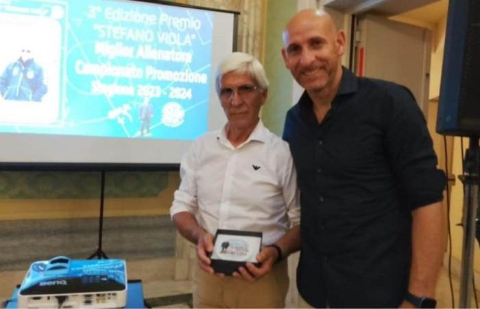 Amateurs, Rolando Megna reçoit le prix « Stefano Viola » du meilleur entraîneur de Promotion
