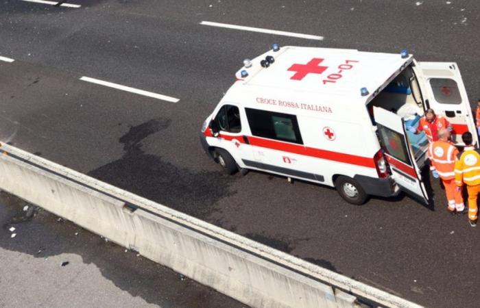 Décès au travail, exploitant d’autoroute heurté par un camion dans la région de Trévise. Un homme de 66 ans écrasé par un tracteur à Grosseto