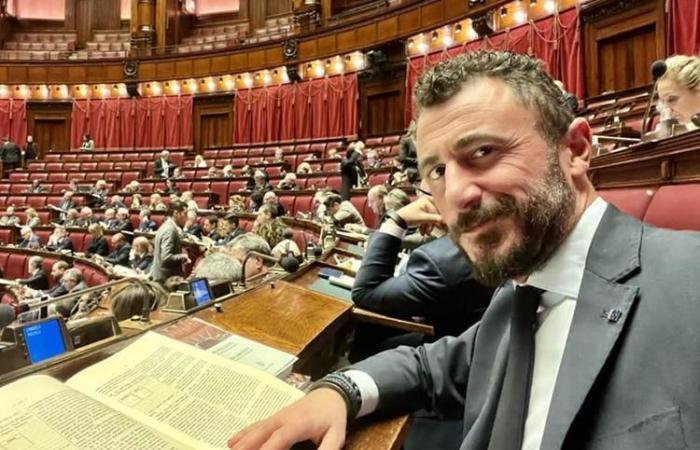 Le député Emanuele Pozzolo traduit en justice pour l’explosion d’un coup de feu à Rosazza : un réveillon tragique